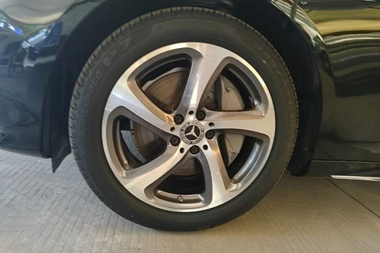 Used Mercedes-Benz E-Class 2019 Restyled E 300 L Sport Luxury Edition Left Front Wheel Hub