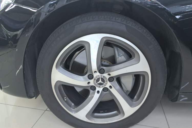 Used Mercedes-Benz E-Class 2019 Restyled E 300 L Sporty and Stylish Edition Left Front Wheel Hub