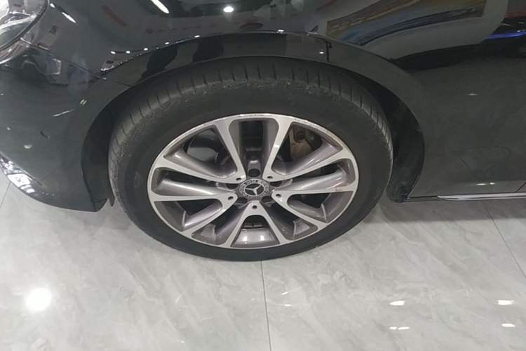 Used Mercedes-Benz E-Class 2019 Facelifted E 300 L Stylish Version Left Front Wheel Hub
