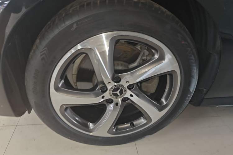 Used Mercedes-Benz E-Class 2019 E 200 L Sport 4MATIC Left Front Wheel Hub