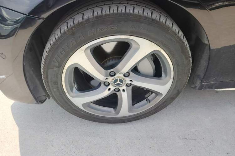 Used Mercedes-Benz E-Class 2019 E 300 L Sporty and Stylish Model Left Front Wheel Hub