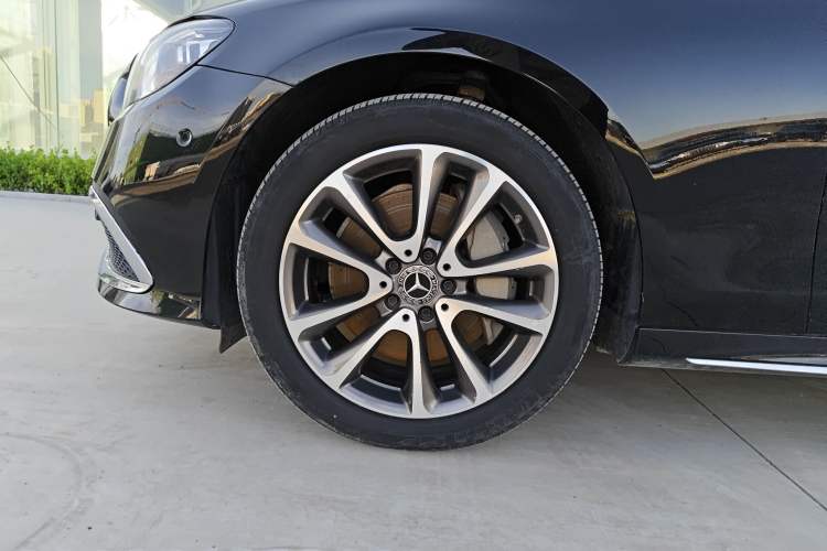 Used Mercedes-Benz E-Class 2019 E 300 L Sporty and Stylish Model Left Front Wheel Hub