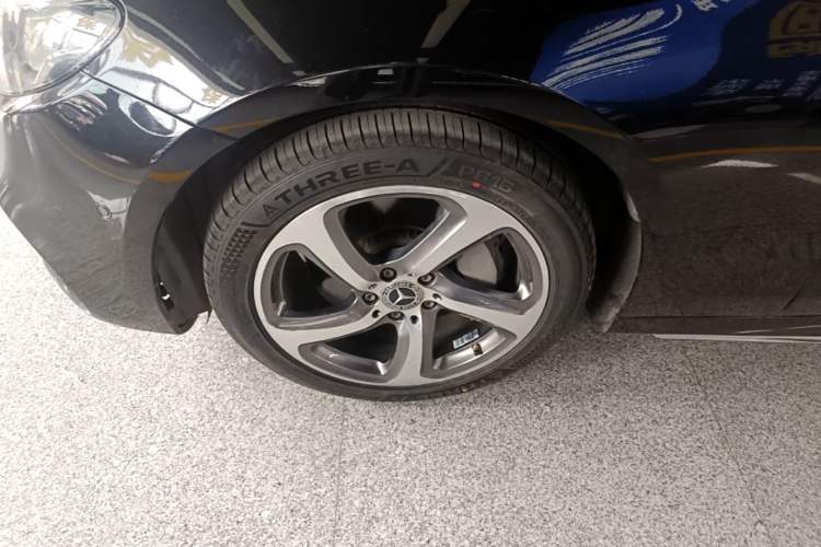 Used Mercedes-Benz E-Class 2019 Restyled E 300 L Sporty and Stylish Edition Left Front Wheel Hub