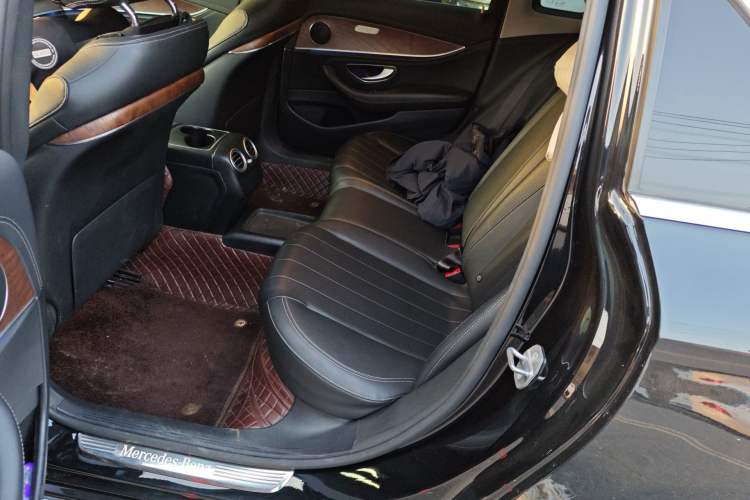 Used Mercedes-Benz E-Class 2019 E 260 L 4MATIC Left Rear Seat
