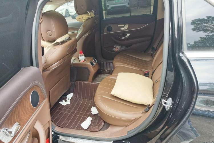 Used Mercedes-Benz E-Class 2019 E 300 L Luxury Model Left Rear Seat