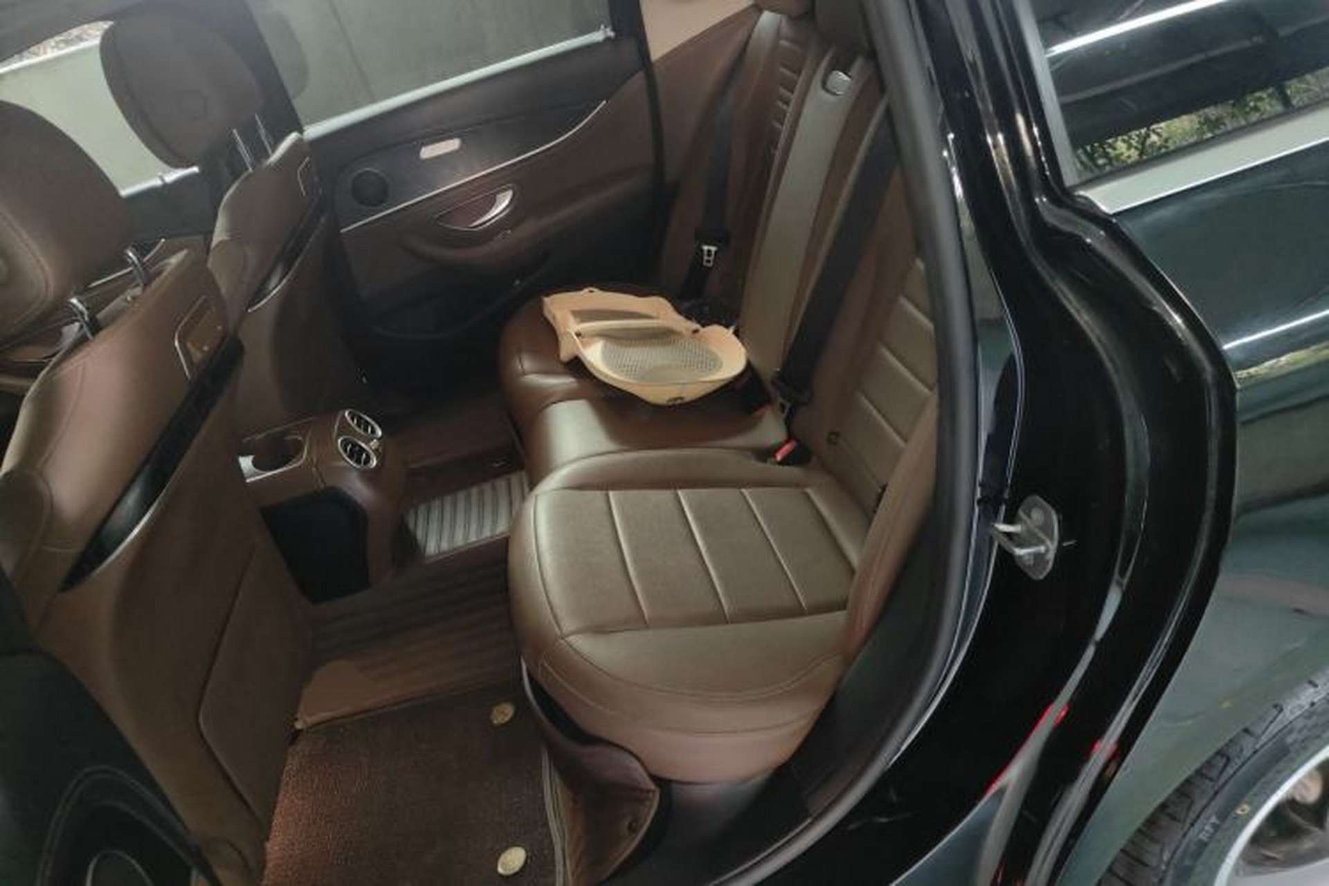 Used Mercedes-Benz E-Class 2019 E 300 L Sporty and Stylish Model Left Rear Seat