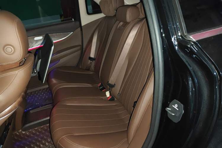 Used Mercedes-Benz E-Class 2019 E 200 L Left Rear Seat