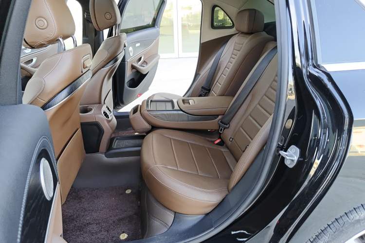 Used Mercedes-Benz E-Class 2019 E 300 L Sporty and Stylish Model Left Rear Seat