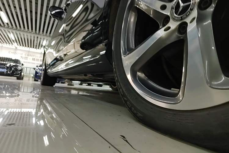 Used Mercedes-Benz E-Class 2019 Restyled E 300 L Sporty and Stylish Edition Left Side Sill