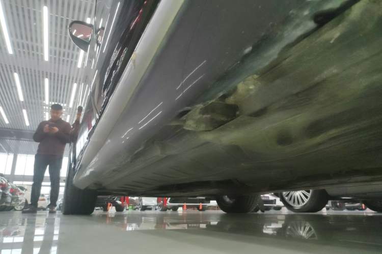Used Mercedes-Benz E-Class 2019 E 260 L Sport Edition Left Side Sill