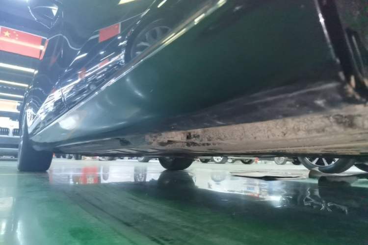 Used Mercedes-Benz E-Class 2019 E 300 L Luxury Model Left Side Sill