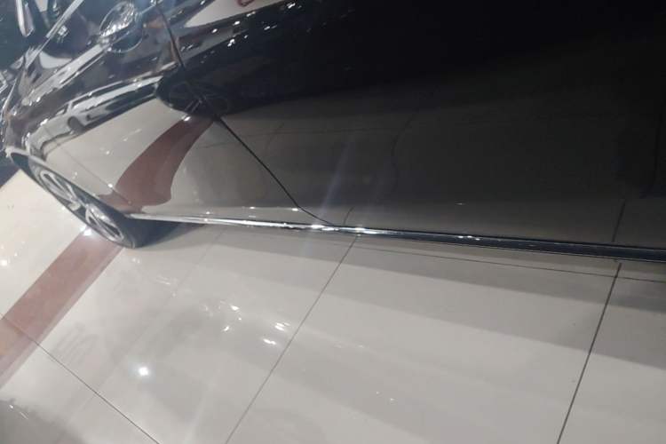 Used Mercedes-Benz E-Class 2019 Facelifted E 300 L Stylish Version Left Side Sill