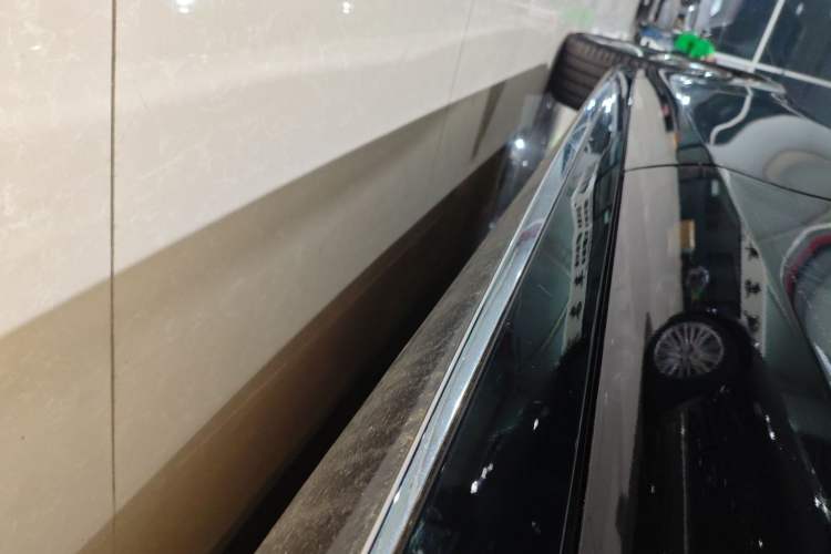 Used Mercedes-Benz E-Class 2019 E 200 L Sport 4MATIC Left Side Sill