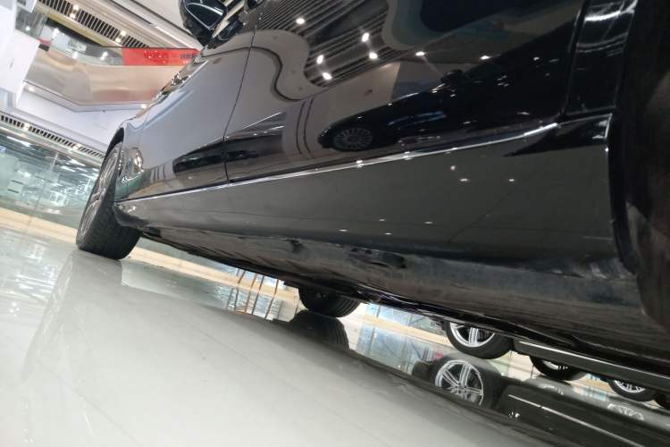 Used Mercedes-Benz E-Class 2019 Facelifted E 300 L Stylish Version Left Side Sill