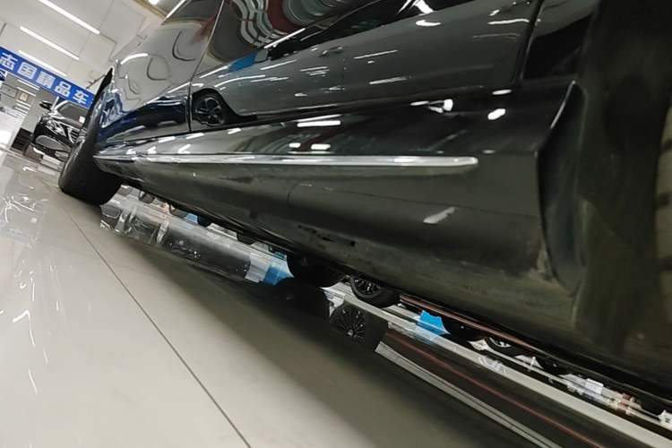 Used Mercedes-Benz E-Class 2019 E 200 L Sport Edition Left Side Sill