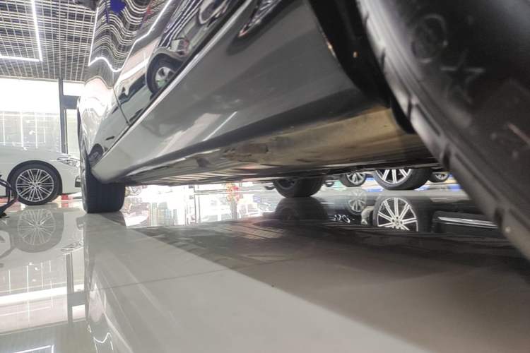 Used Mercedes-Benz E-Class 2019 E 300 L Stylish Model Left Side Sill