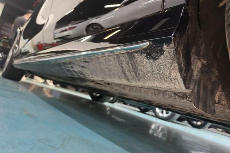 Used Mercedes-Benz E-Class 2019 Restyled E 300 L Sporty and Stylish Edition Left Side Sill