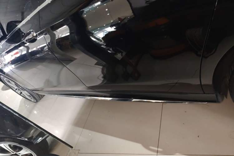 Used Mercedes-Benz E-Class 2019 E 200 L Sport Edition Left Side Sill