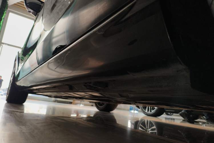 Used Mercedes-Benz E-Class 2019 E 300 L Luxury Model Left Side Sill