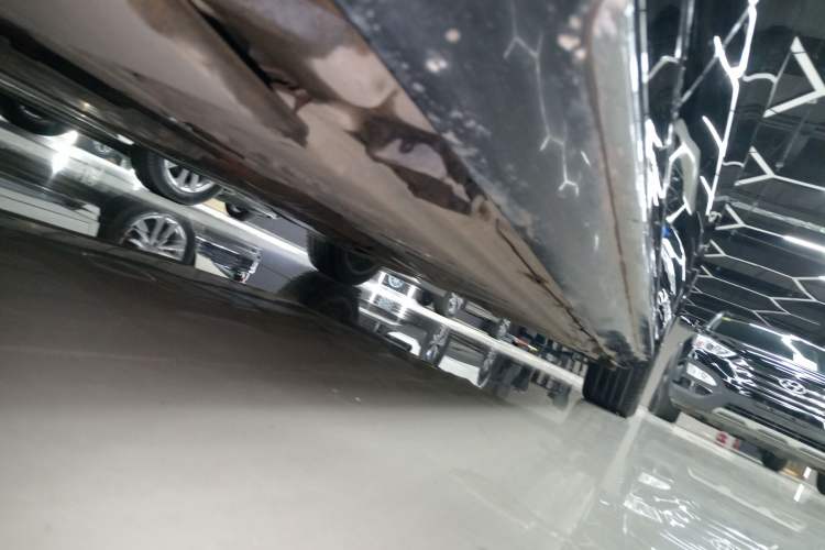 Used Mercedes-Benz E-Class 2019 Restyled E 300 L Sporty and Stylish Edition Left Side Sill