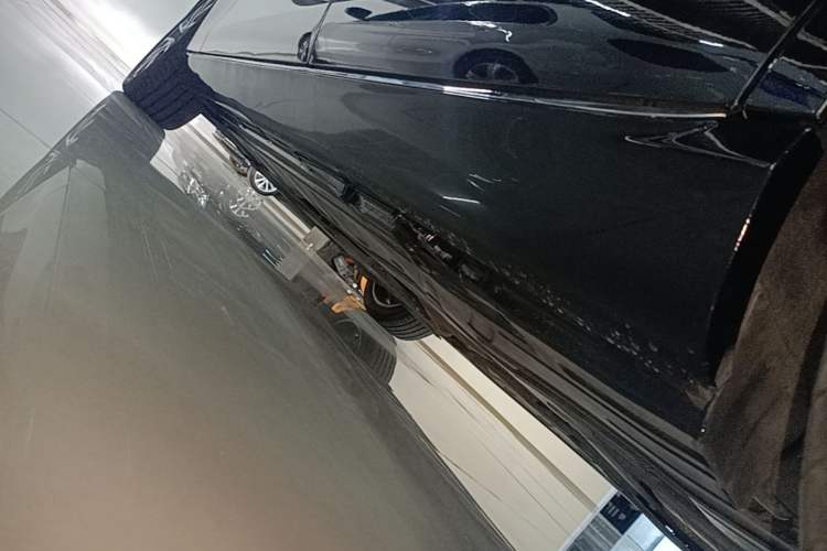 Used Mercedes-Benz E-Class 2019 Restyled E 300 L Luxury Edition Left Side Sill