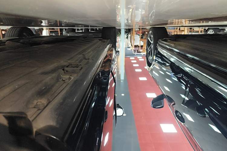 Used Mercedes-Benz E-Class 2019 E 300 L Stylish Model Left Side Sill