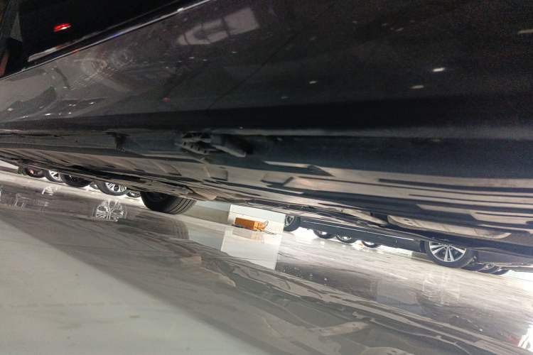 Used Mercedes-Benz E-Class 2019 E 300 L Stylish Model Left Side Sill