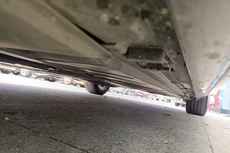 Used Mercedes-Benz E-Class 2019 Restyled E 300 L Sport Luxury Edition Left Side Sill