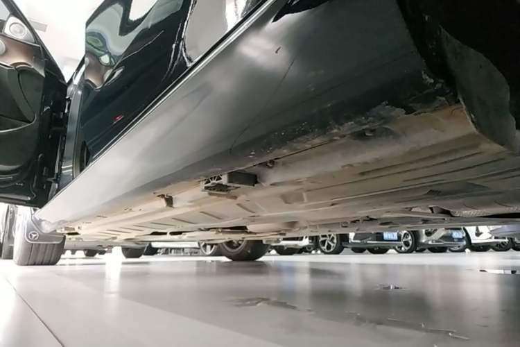 Used Mercedes-Benz E-Class 2019 E 300 L Luxury Model Left Side Sill