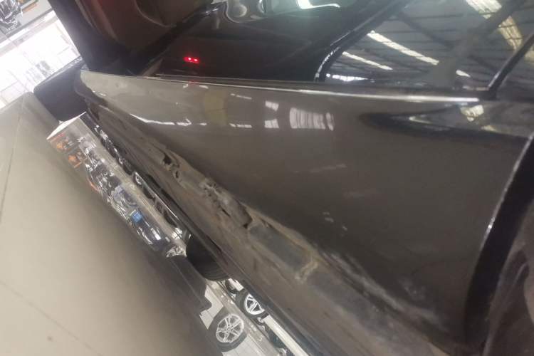 Used Mercedes-Benz E-Class 2019 Facelifted E 300 L Stylish Version Left Side Sill