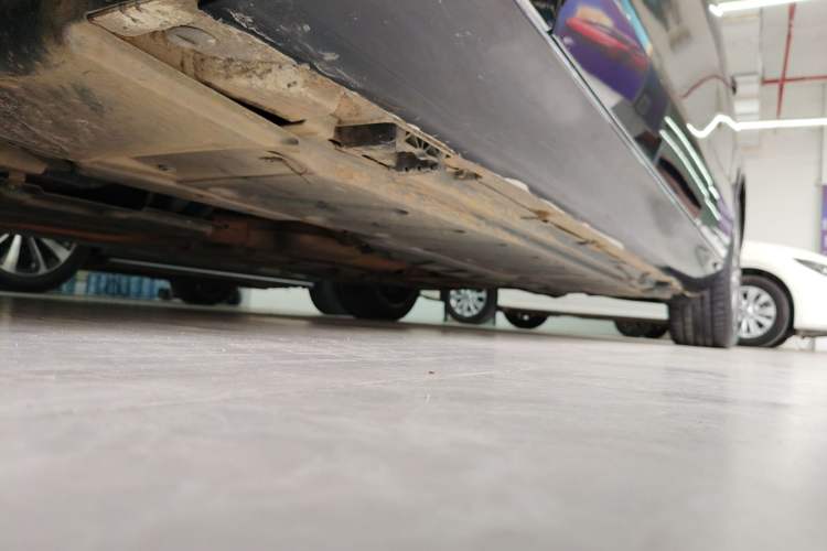 Used Mercedes-Benz E-Class 2019 E 300 L Luxury Model Left Side Sill