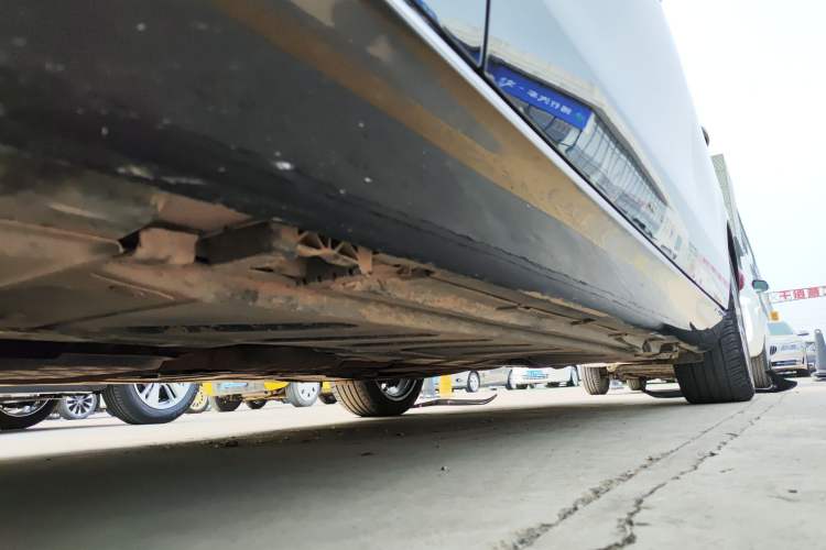 Used Mercedes-Benz E-Class 2019 Restyled E 300 L Luxury Edition Left Side Sill