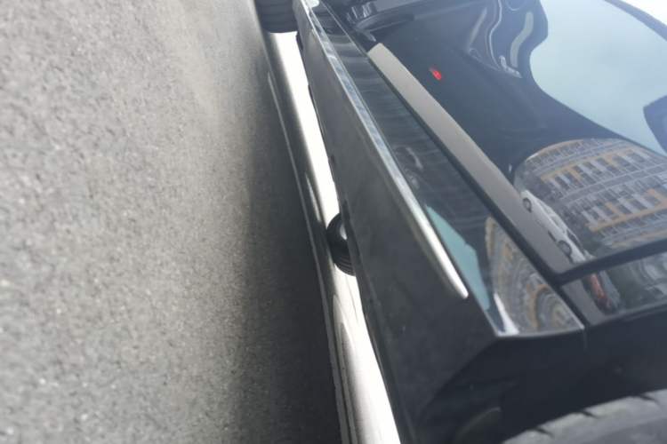 Used Mercedes-Benz E-Class 2019 E 300 L Sporty and Stylish Model Left Side Sill