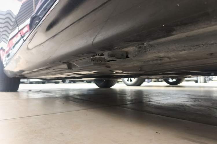 Used Mercedes-Benz E-Class 2019 Restyled E 300 L Luxury Edition Left Side Sill