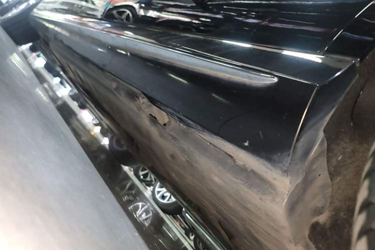 Used Mercedes-Benz E-Class 2019 Restyled E 300 L Sporty and Stylish Edition Left Side Sill
