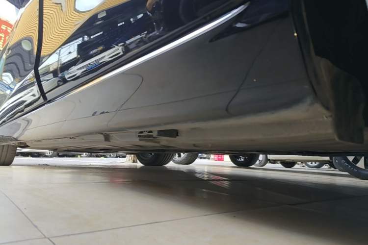 Used Mercedes-Benz E-Class 2019 Facelifted E 300 L Stylish Version Left Side Sill