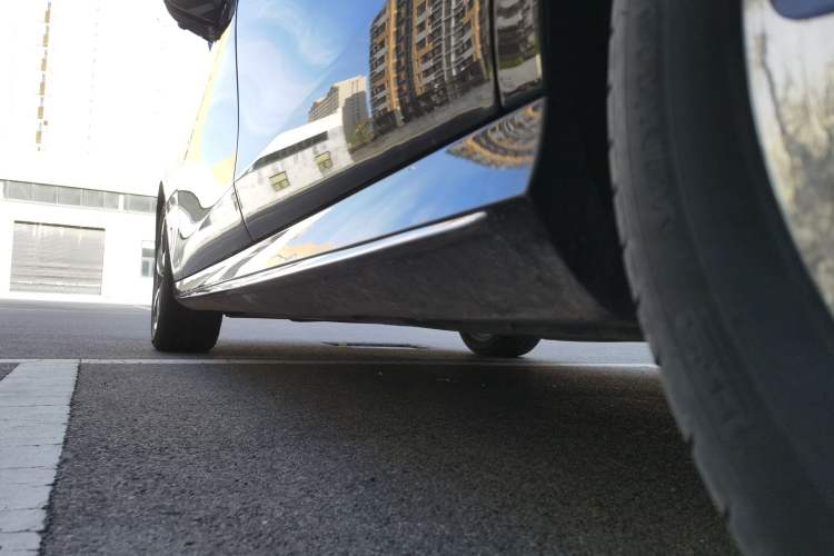 Used Mercedes-Benz E-Class 2019 E 300 L Sporty and Stylish Model Left Side Sill