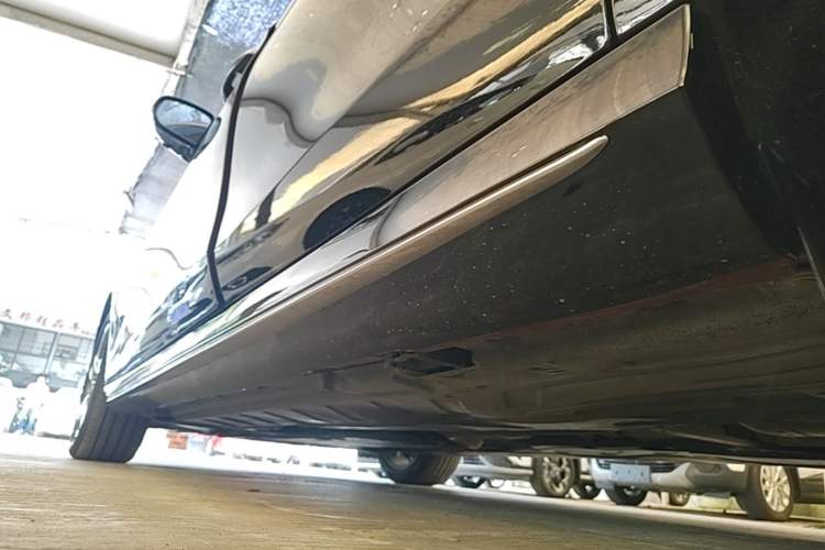 Used Mercedes-Benz E-Class 2019 Restyled E 300 L Sport Luxury Edition Left Side Sill
