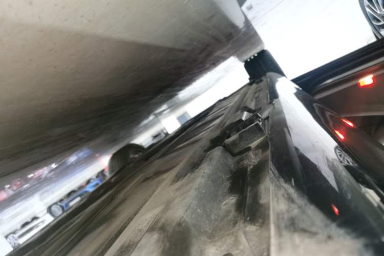 Used Mercedes-Benz E-Class 2019 E 300 L Luxury Model Left Side Sill