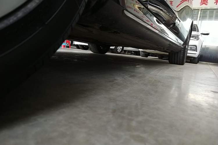 Used Mercedes-Benz E-Class 2019 E 260 L Sport 4MATIC Left Side Sill