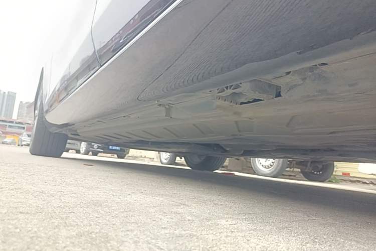 Used Mercedes-Benz E-Class 2019 E 300 L Stylish Model Left Side Sill