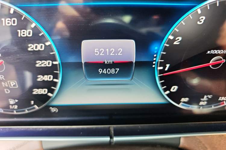 Used Mercedes-Benz E-Class 2019 Facelifted E 300 L Stylish Version Odometer Close Up