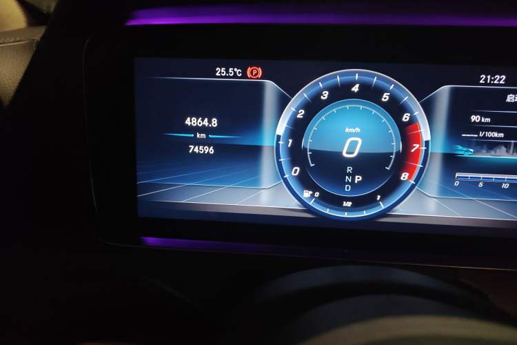 Used Mercedes-Benz E-Class 2019 E 200 L Sport Edition Odometer Close Up