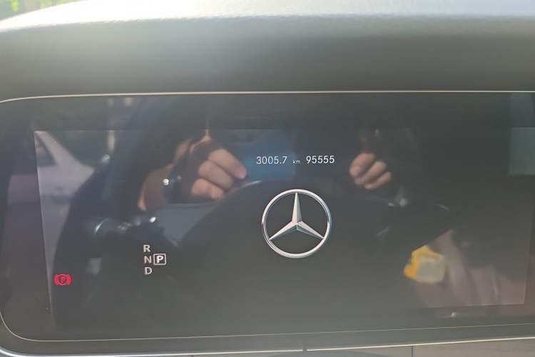 Used Mercedes-Benz E-Class 2019 Restyled E 300 L Sport Luxury Edition Odometer Close Up