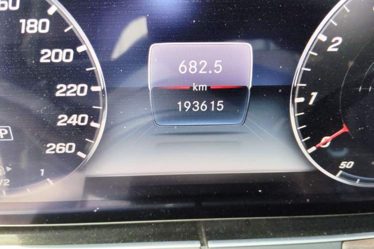 Used Mercedes-Benz E-Class 2019 E 260 L Odometer Close Up