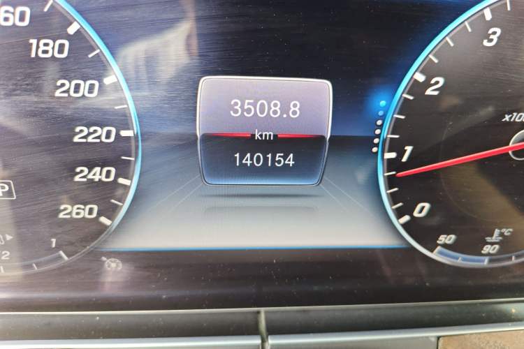 Used Mercedes-Benz E-Class 2019 E 200 L Odometer Close Up