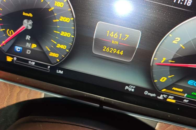 Used Mercedes-Benz E-Class 2019 E 260 L Odometer Close Up