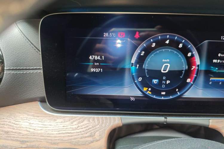 Used Mercedes-Benz E-Class 2019 E 300 L Stylish Model Odometer Close Up
