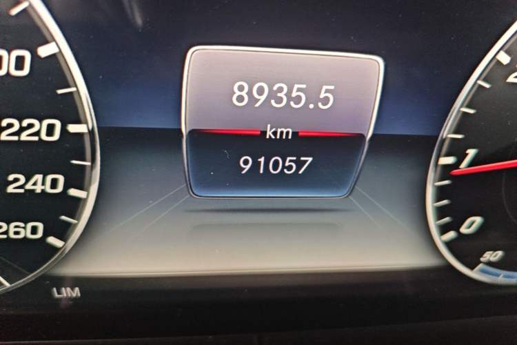 Used Mercedes-Benz E-Class 2019 Restyled E 300 L Luxury Edition Odometer Close Up