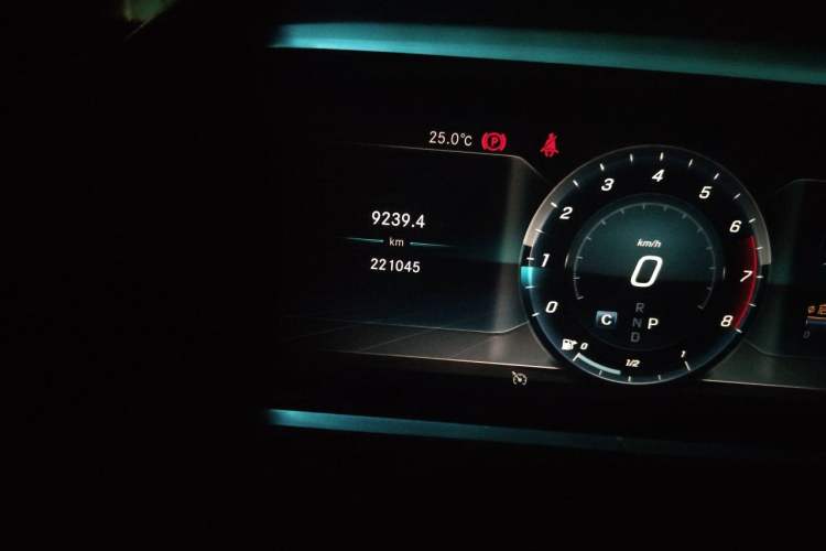 Used Mercedes-Benz E-Class 2019 E 200 L Odometer Close Up